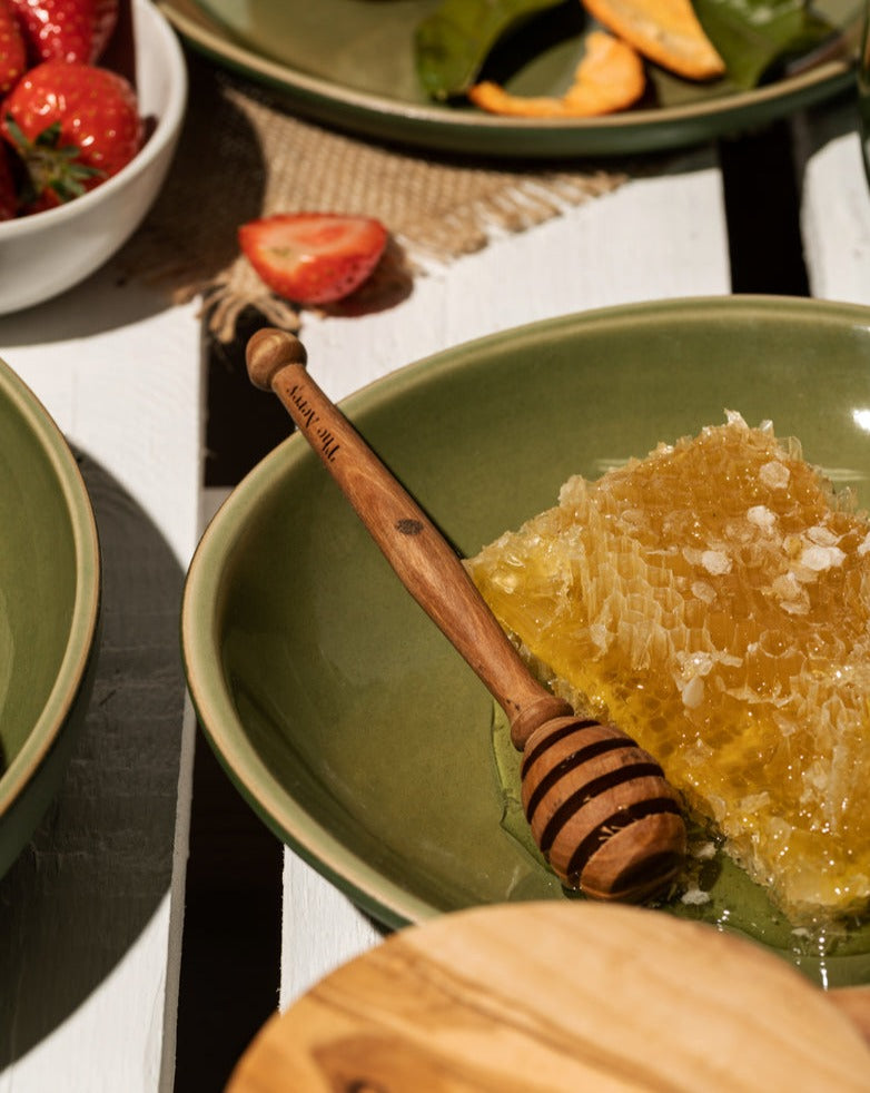 Pot de miel en bois d'olivier avec cuillère