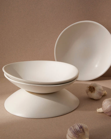 handmade, artisan made, matte white, matte finish, plate, dinner plate, pasta plate, salad plate, assiette à diner, assiette à pate, salad plate, blanc mat, artisan made fait à la main, arisanal, intemporel, design, dadasi, gharyan stoneware, ethically made, ethique, fair trade, commerce équitable