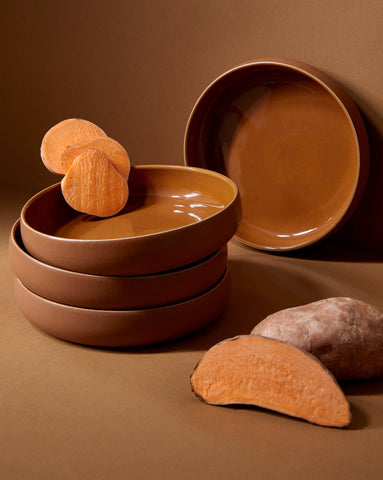 handmade, artisan made, matte terracotta/glazed terracotta, matte finish, plate, dinner plate, pasta plate, salad plate, assiette à diner, assiette à pate, salad plate, terracotta mat/glazed terracotta, artisan made fait à la main, arisanal, intemporel, design, EDAN, gharyan stoneware, ethically made, ethique, fair trade, commerce équitable, dinnerware, service de vaisselle, dinner set, dinnerware set, le gourmand, ensemble de vaissellelle