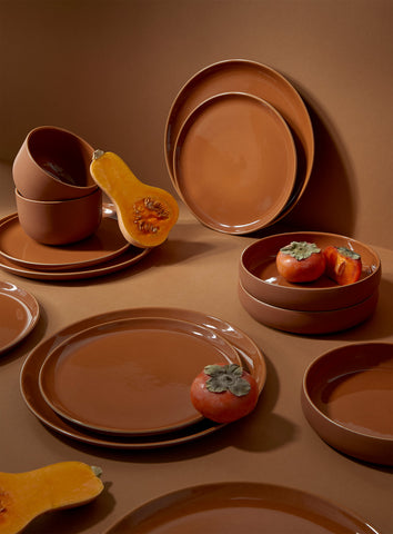 handmade, artisan made, matte terracotta/glazed terracotta, matte finish, plate, dinner plate, flat plate, assiette plate, assiette à diner, terracotta mat/terracotta brillant, artisan made fait à la main, arisanal, intemporel, design, le gourmand, gharyan stoneware, ethically made, ethique, fair trade, commerce équitable, dinnerware, service de vaisselle, dinner setdinnerware set, le gourmand, ensemble de vaisselle